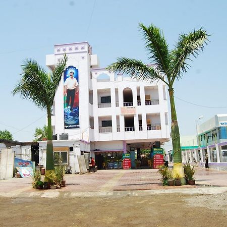 Hotel Utsav Shirdi Esterno foto