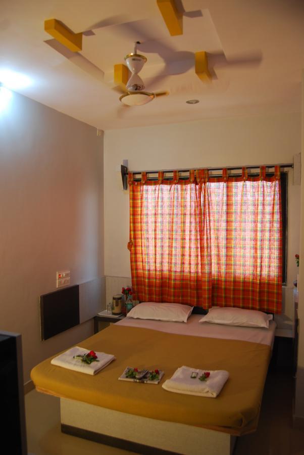 Hotel Utsav Shirdi Esterno foto