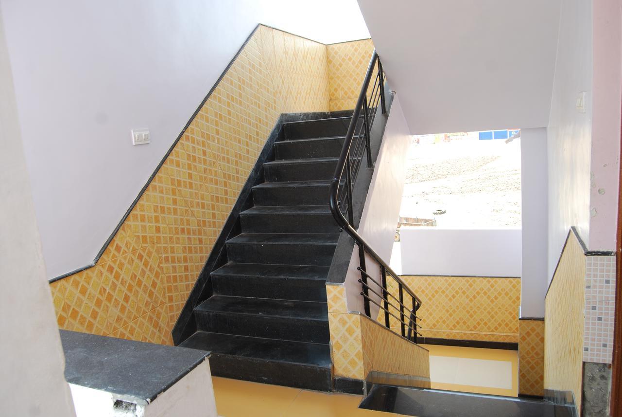 Hotel Utsav Shirdi Esterno foto