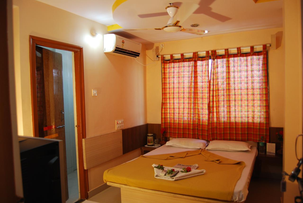 Hotel Utsav Shirdi Esterno foto