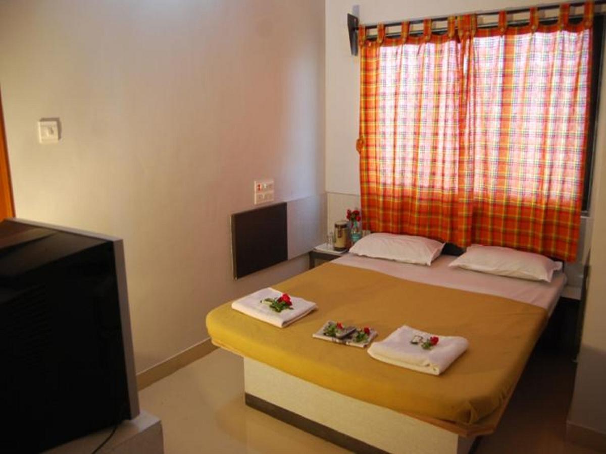 Hotel Utsav Shirdi Esterno foto