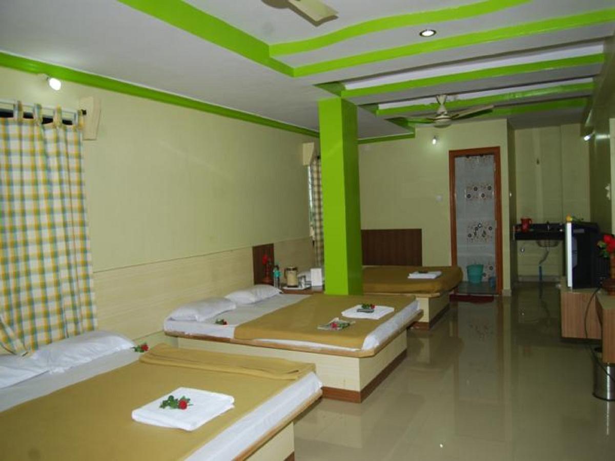 Hotel Utsav Shirdi Esterno foto